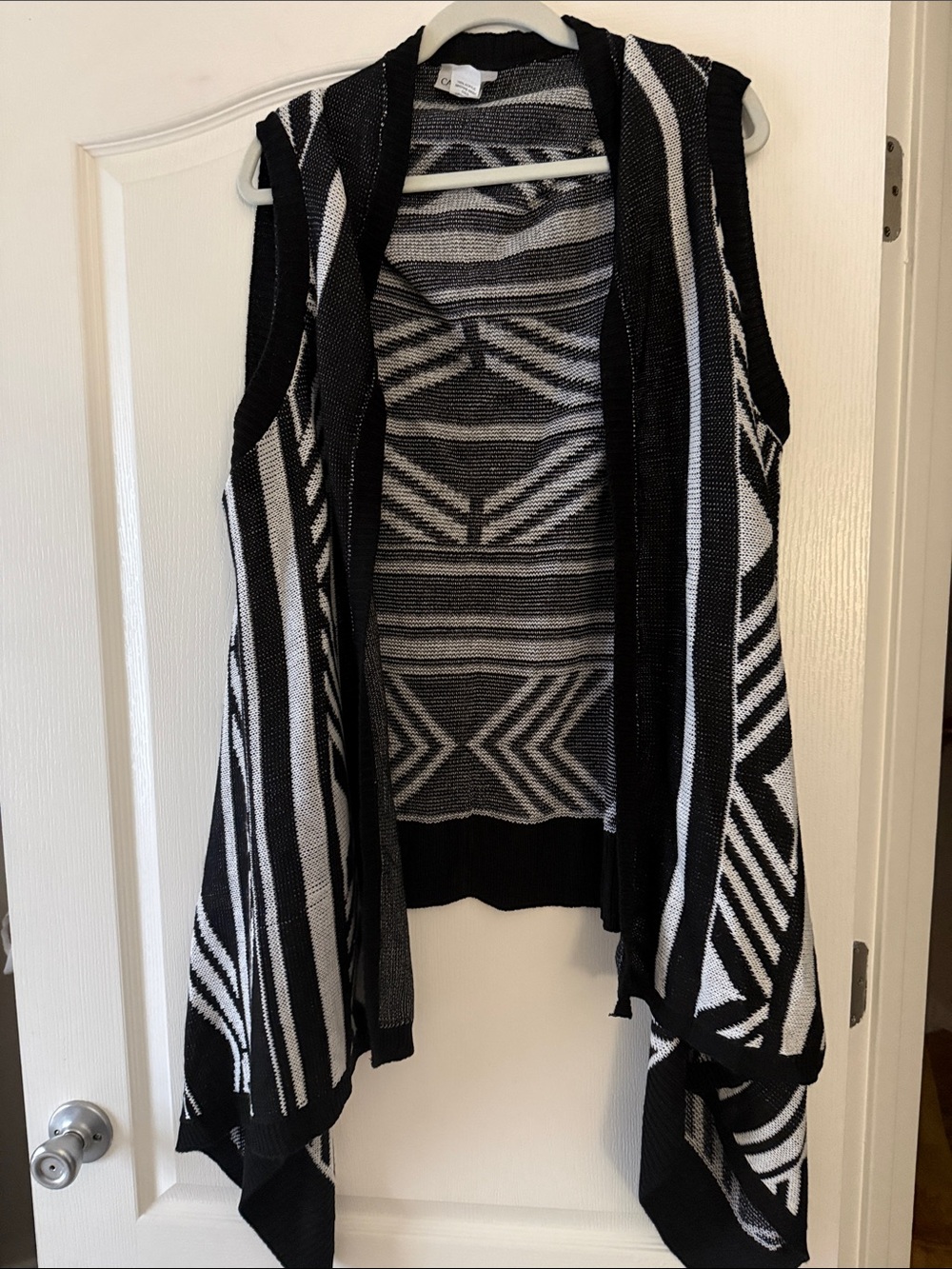 Catherines Black and White Geometric Open-Front Knit Vest